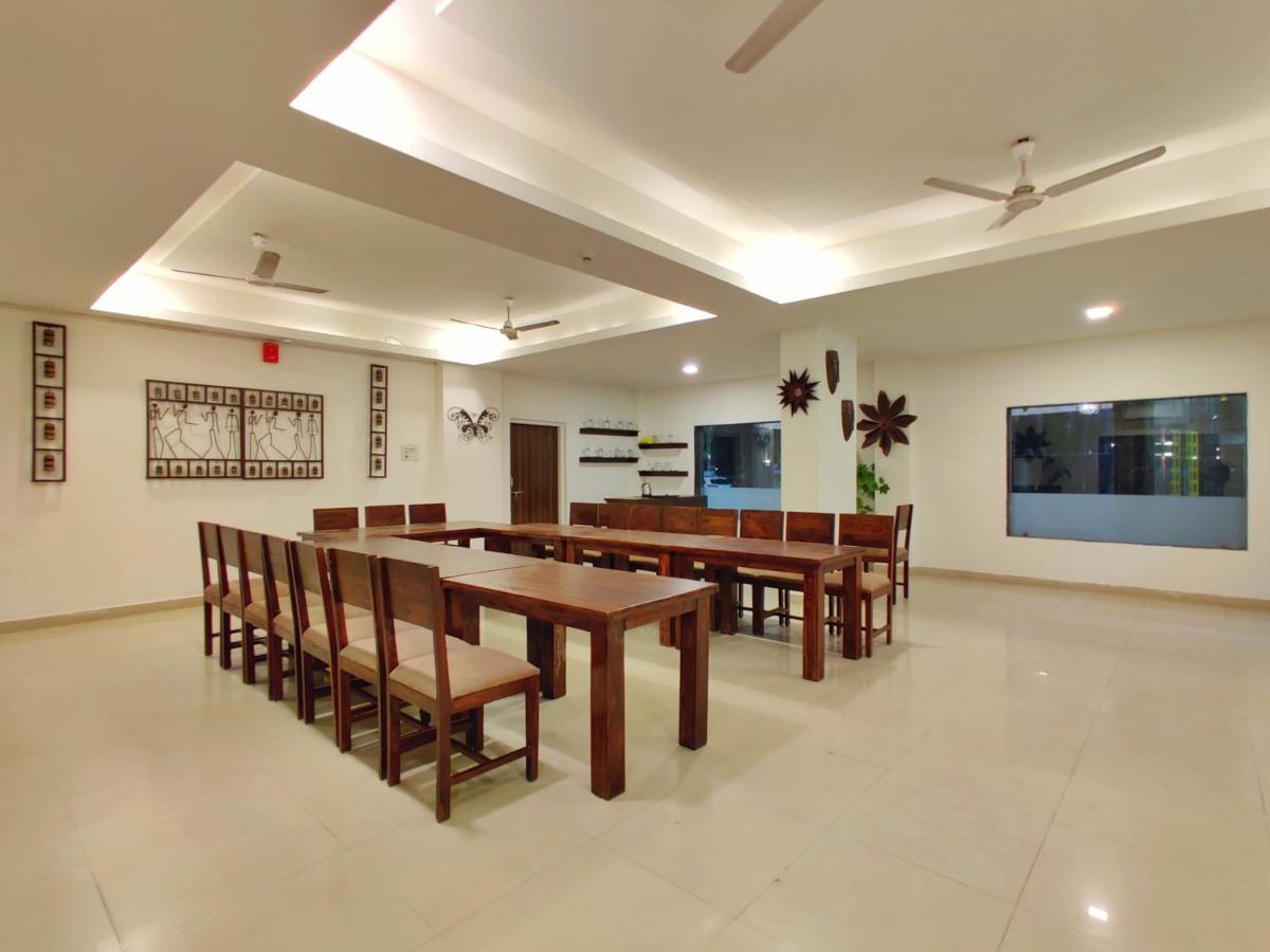 Golden Chariot Hotel Даман Экстерьер фото