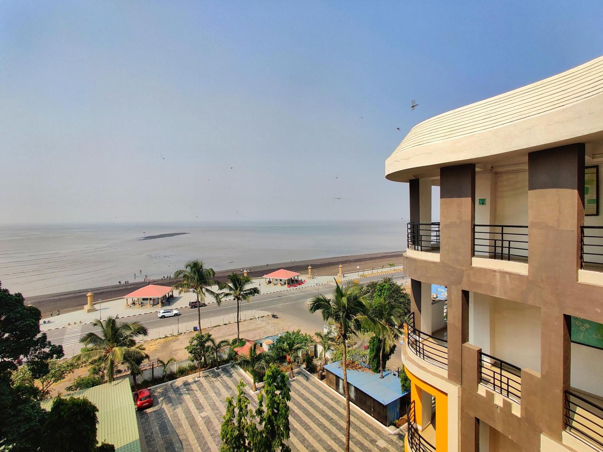 Golden Chariot Hotel Даман Экстерьер фото