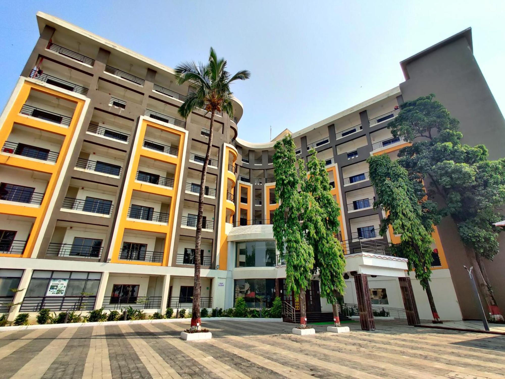 Golden Chariot Hotel Даман Экстерьер фото