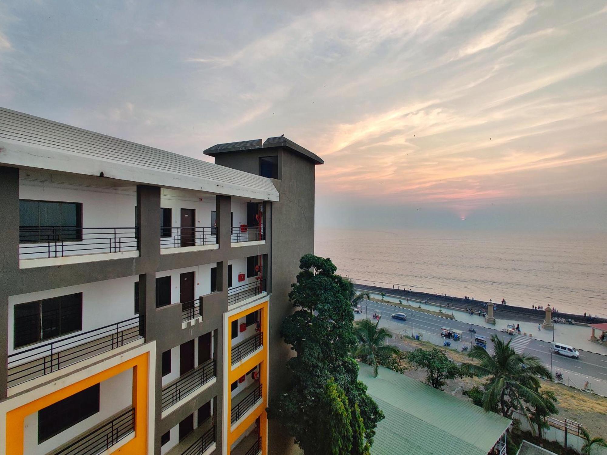 Golden Chariot Hotel Даман Экстерьер фото