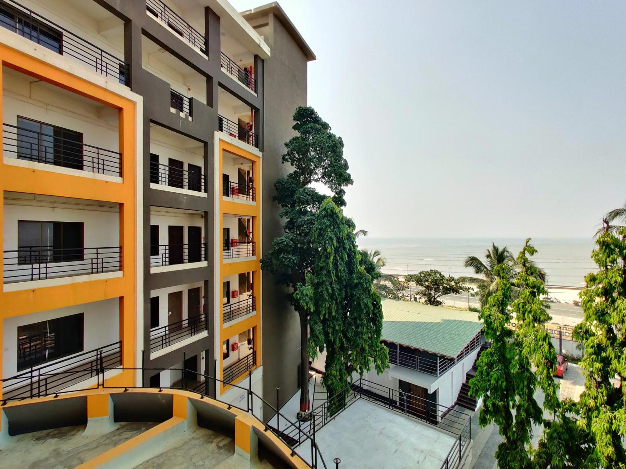 Golden Chariot Hotel Даман Экстерьер фото