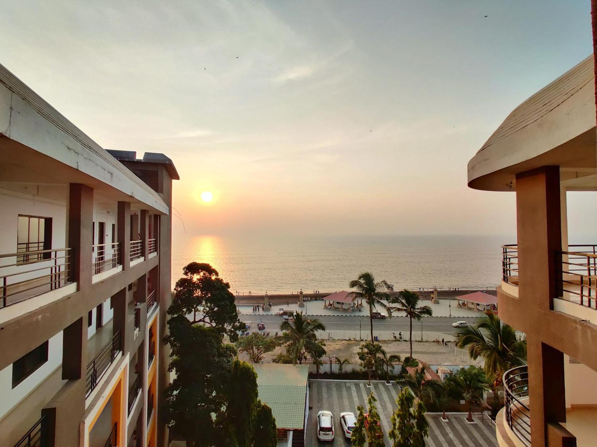 Golden Chariot Hotel Даман Экстерьер фото