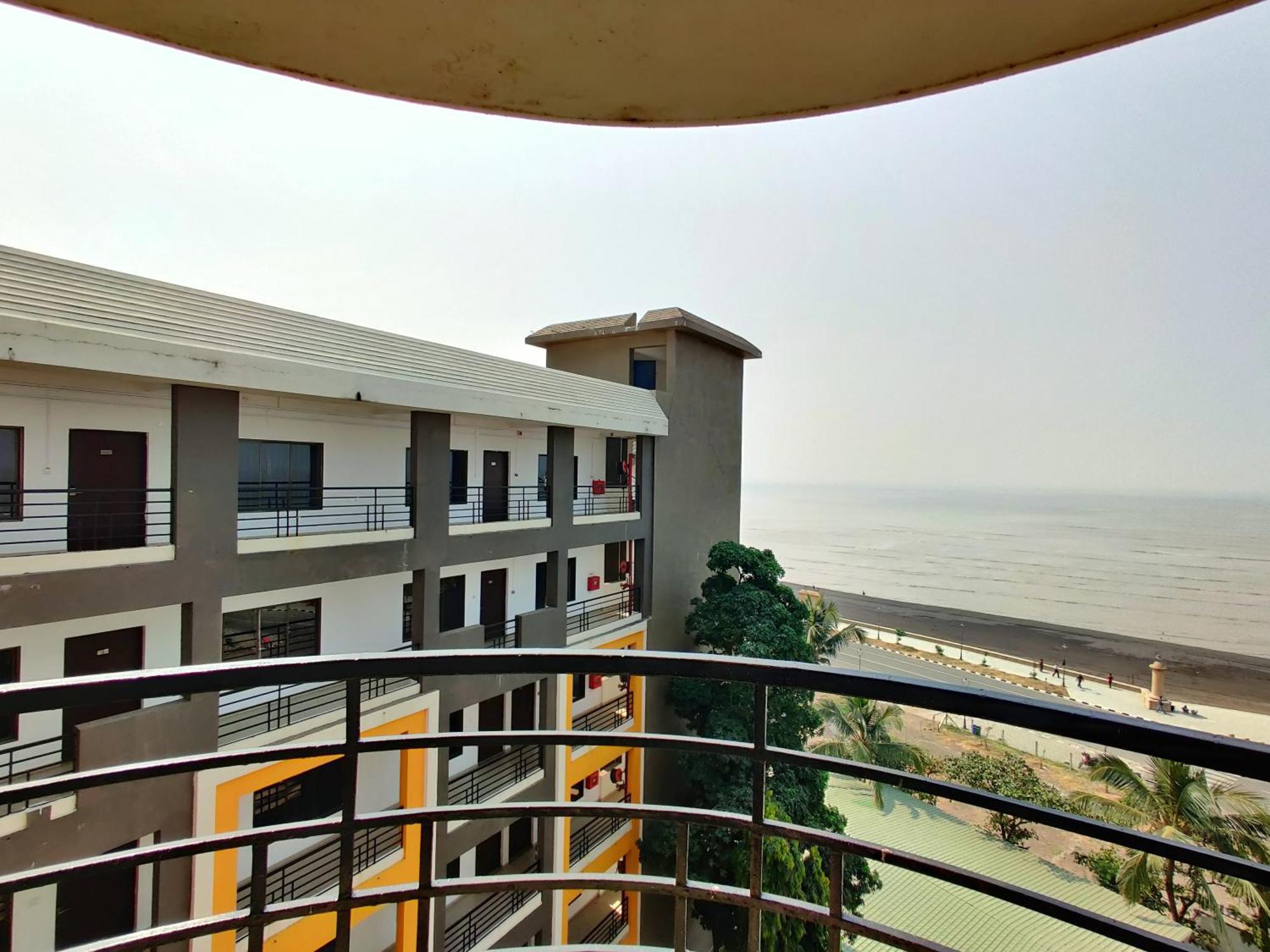 Golden Chariot Hotel Даман Экстерьер фото