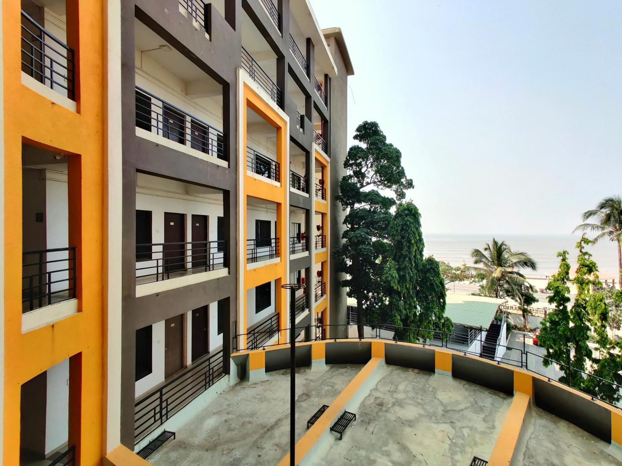 Golden Chariot Hotel Даман Экстерьер фото