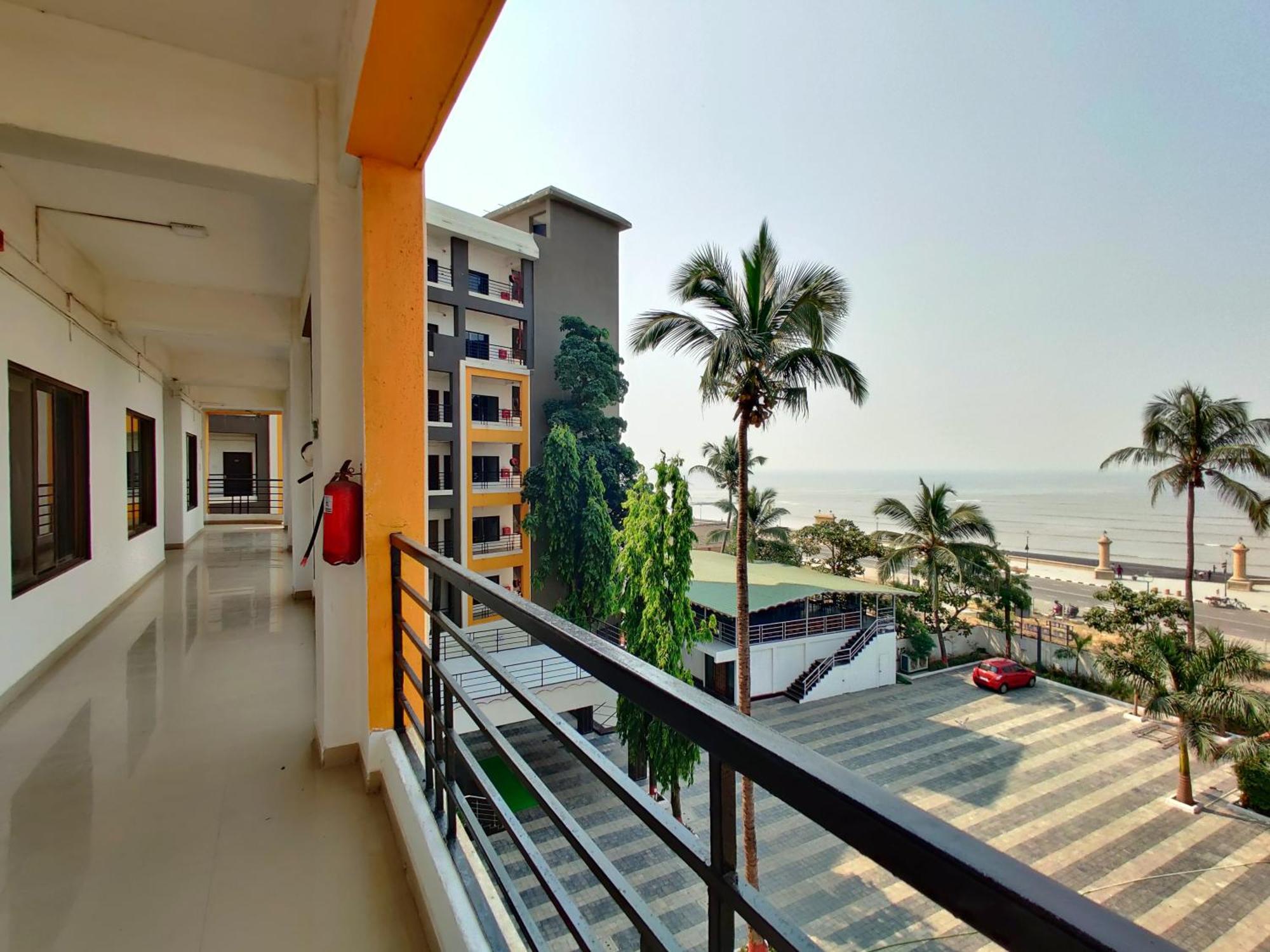 Golden Chariot Hotel Даман Экстерьер фото