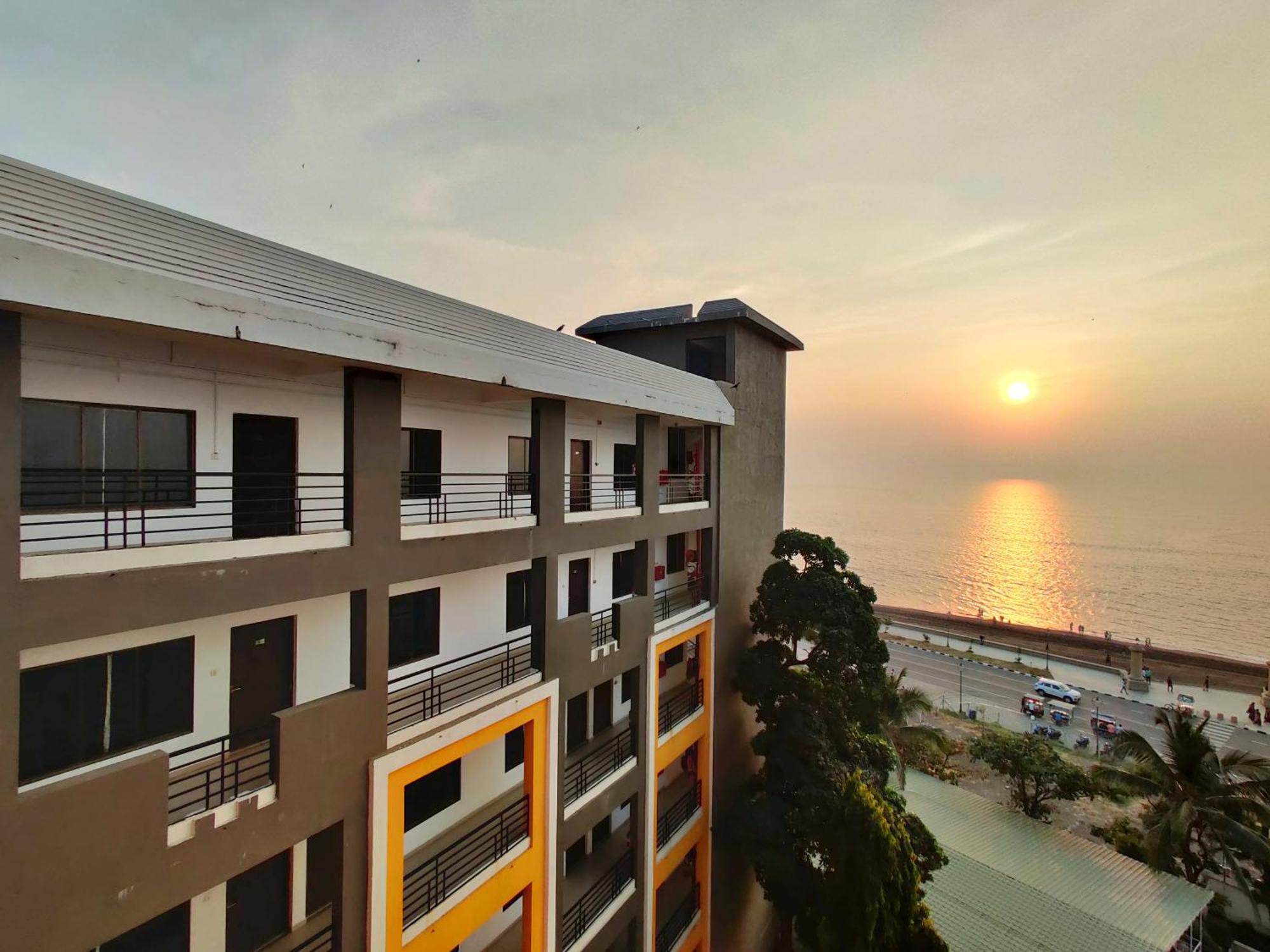 Golden Chariot Hotel Даман Экстерьер фото